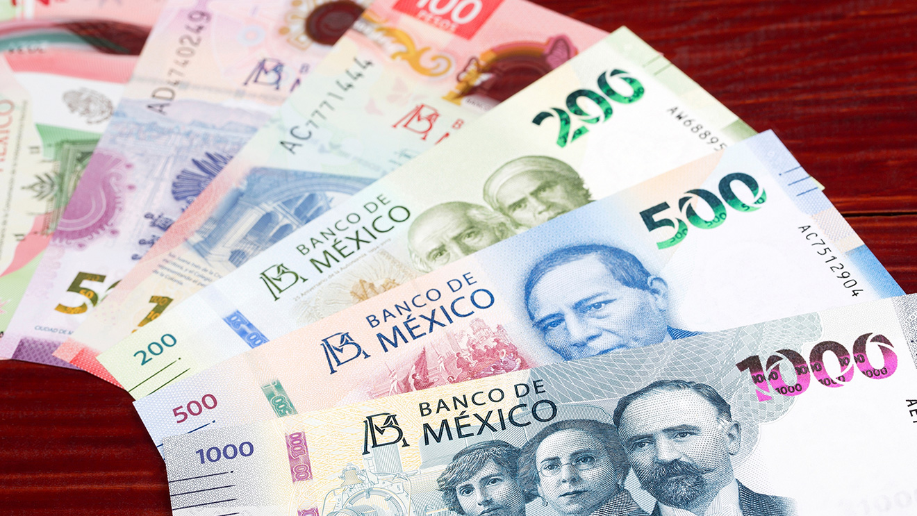 Un análisis del traspaso del tipo de cambio: No linealidad y asimetría en México y Perú