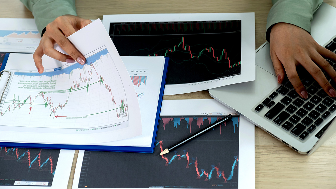 Aplicación de Tres Métodos Alternativos para Identificar Fluctuaciones Económicas en Perú