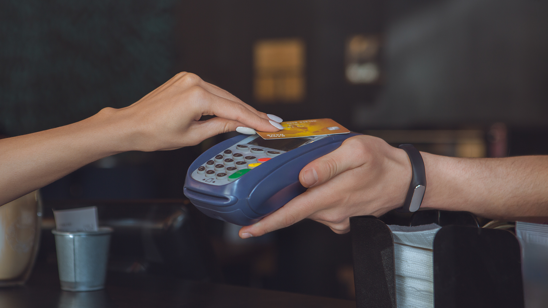 Análisis de las tarjetas de pago: estacionalidad, tickets promedio y Comisiones