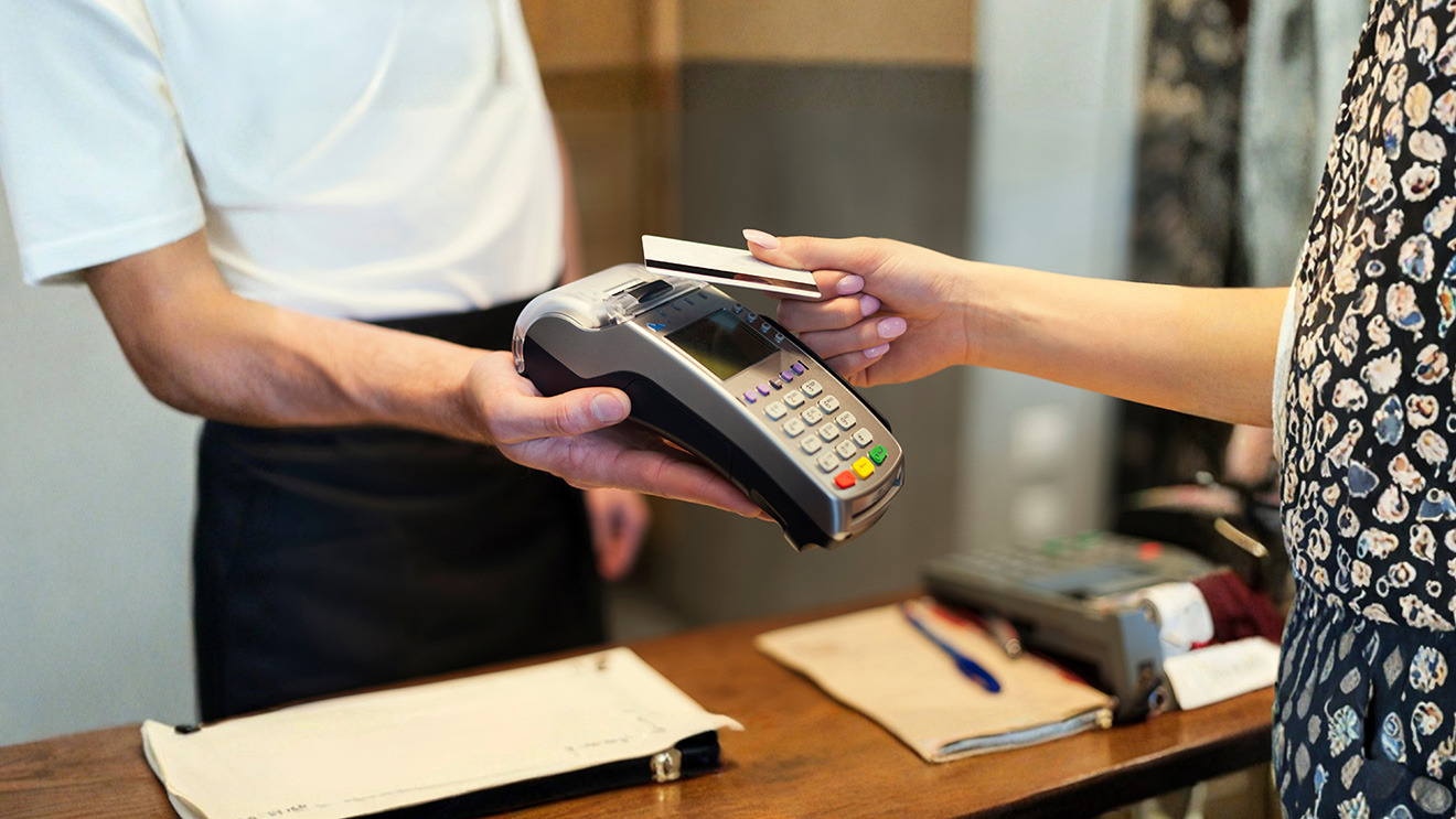 Card acceptance by small merchants: An application of the tourist test to Peru.