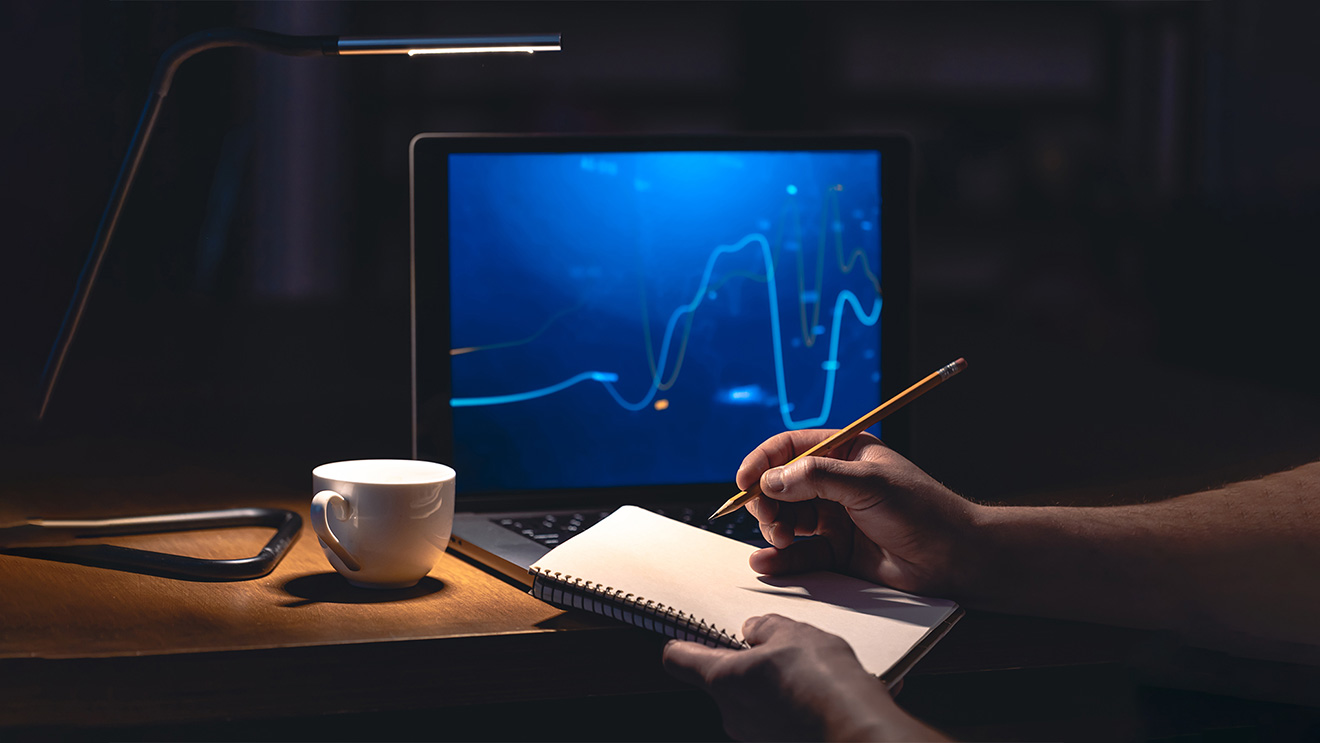 What is the minimum return required by investors to invest in a Peruvian financial institution?