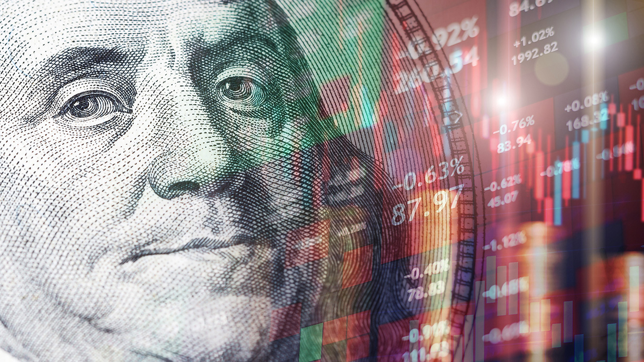 Estabilización óptima del tipo de cambio en una economía dolarizada con meta inflacionaria