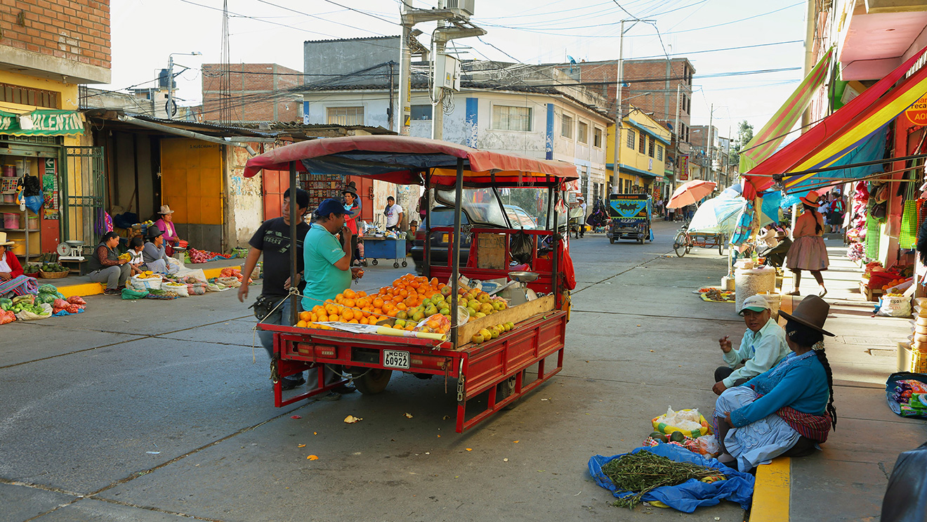 A Tale of Two Poverties in Peru: From Monetary to Multidimensional