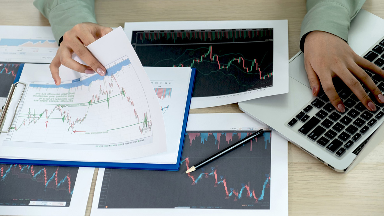 Demografía, Precio de las Acciones de Bolsa y la Tasa de Interés: Una Revisión de la Hipótesis de Easterlin