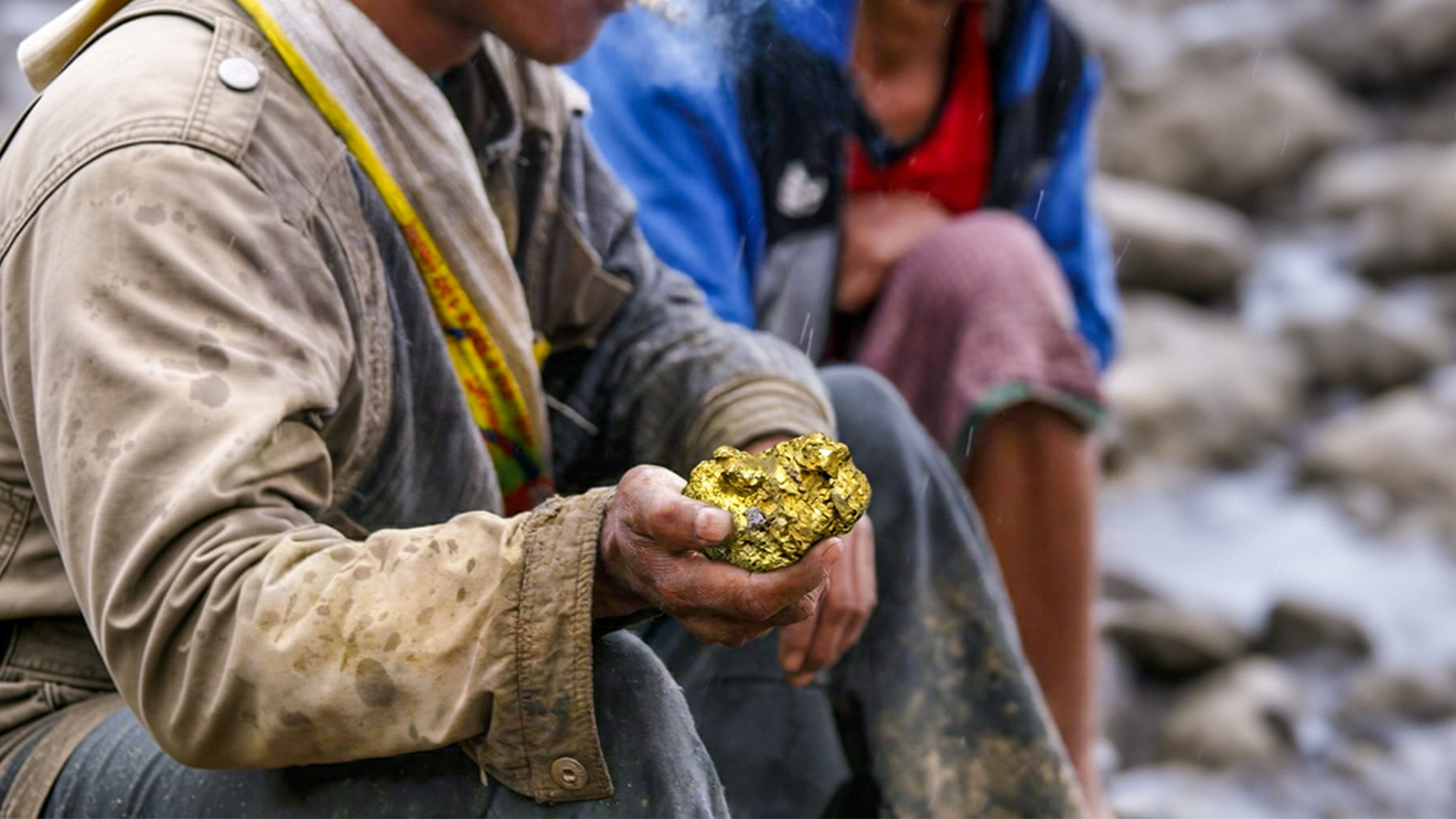 Determinants of Social Conflicts in Mining Sites