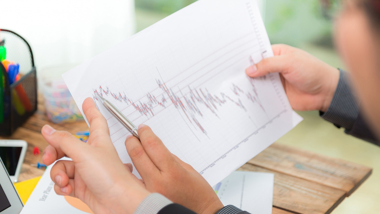 Financial Volatility and Exchange Rate and Stock Market Returns in Peru
