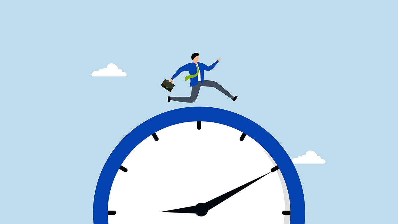 Hours worked and the dynamics of the intertemporal substitution effect