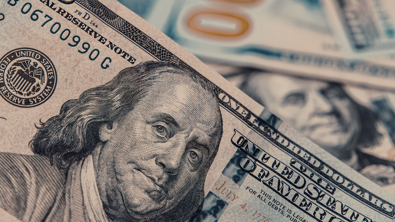 A general equilibrium model with dollarization for the Peruvian economy