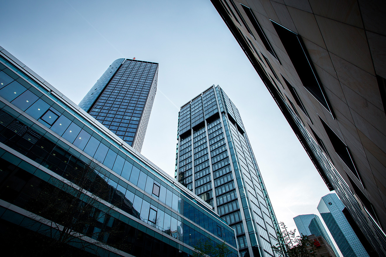 Policy Interest Rate Expectations and the Behavior of the Interbank Money Market