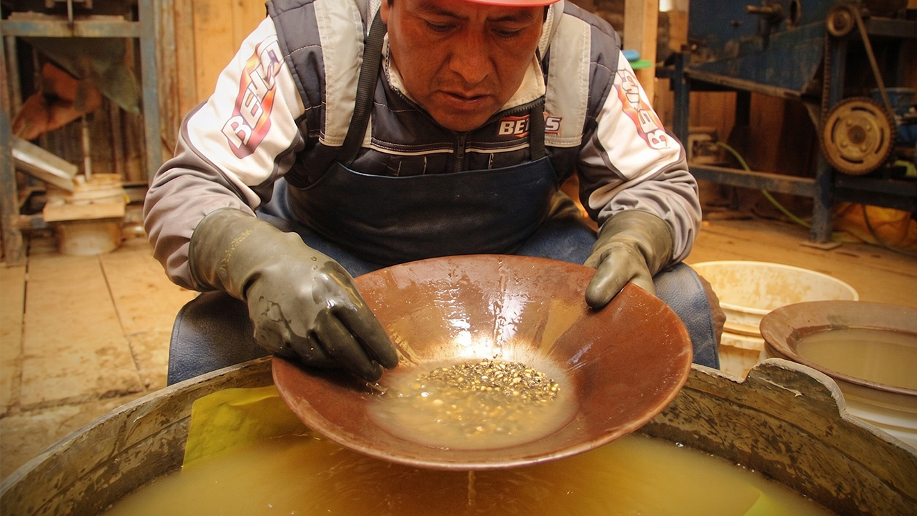 Minería artesanal y de pequeña escala (MAPE) en el Perú: evidencia del REINFO